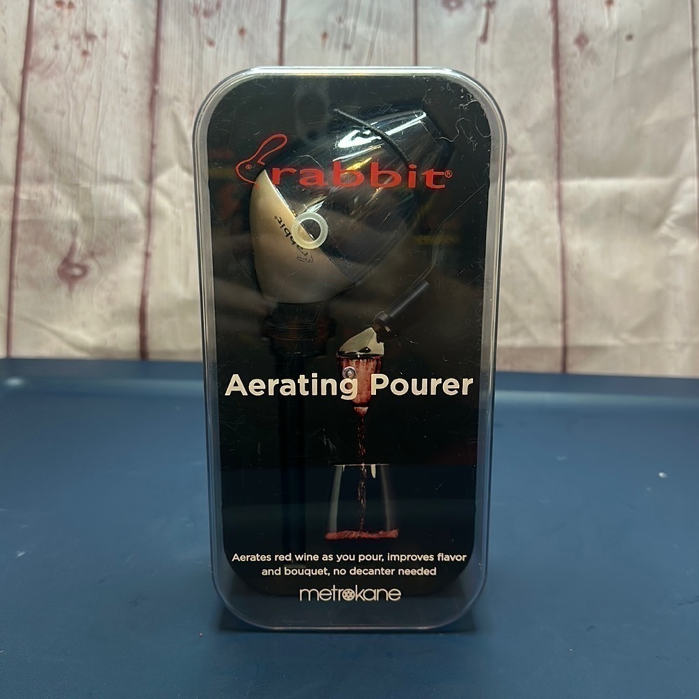 NWT RABBIT aerating pourer